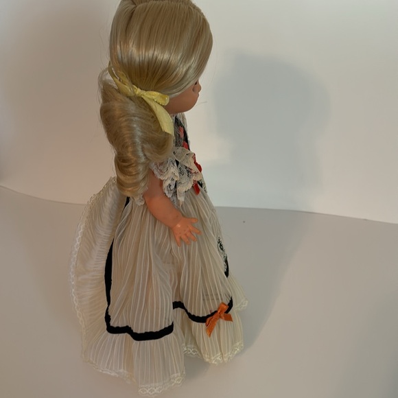 Vintage Dutch Doll from early 1970’s - Picture 5 of 9
